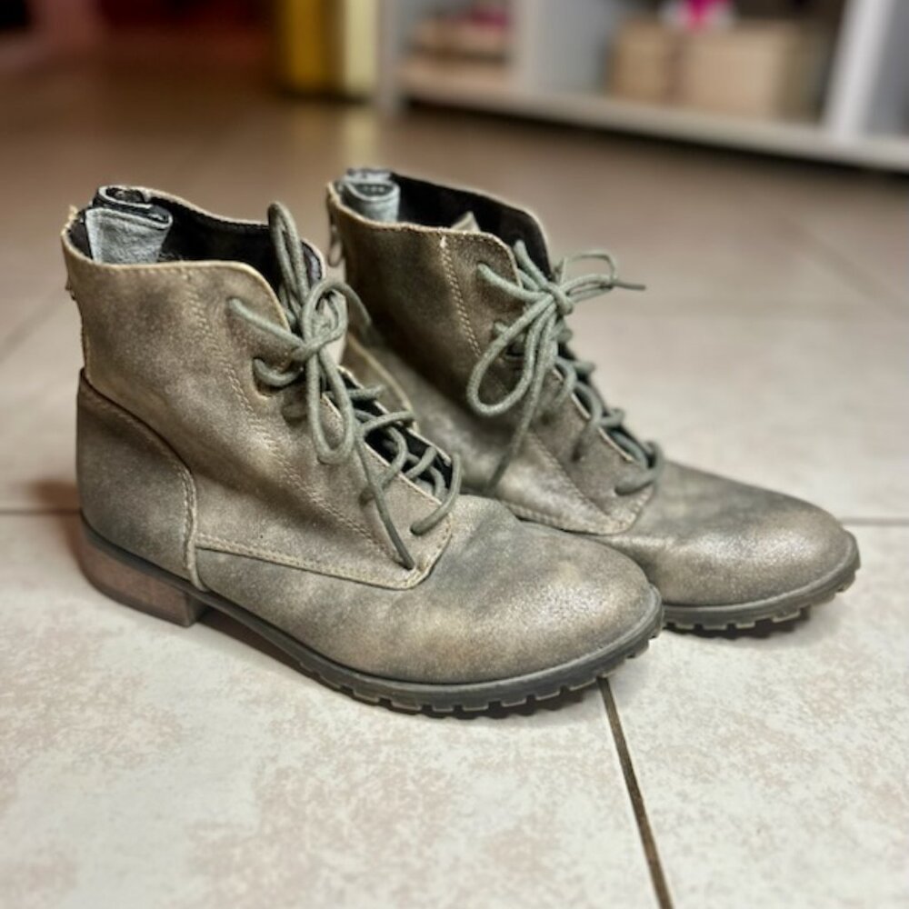 Women’s Mossimo Combat Boots - Size 5.5 (Light Wear)